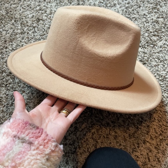 Adjustable hat - Picture 3 of 4